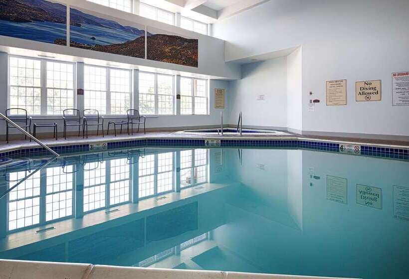 בית מלון כפרי Best Western Plus Ticonderoga Inn & Suites