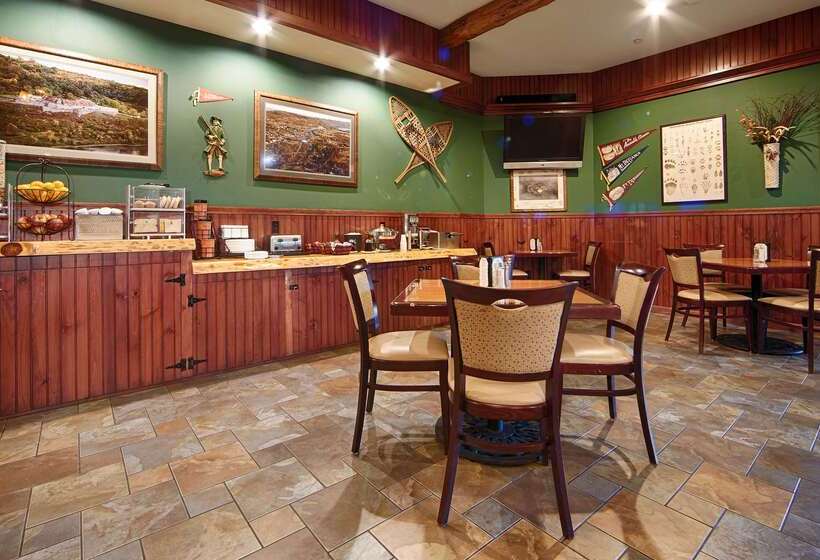 בית מלון כפרי Best Western Plus Ticonderoga Inn & Suites