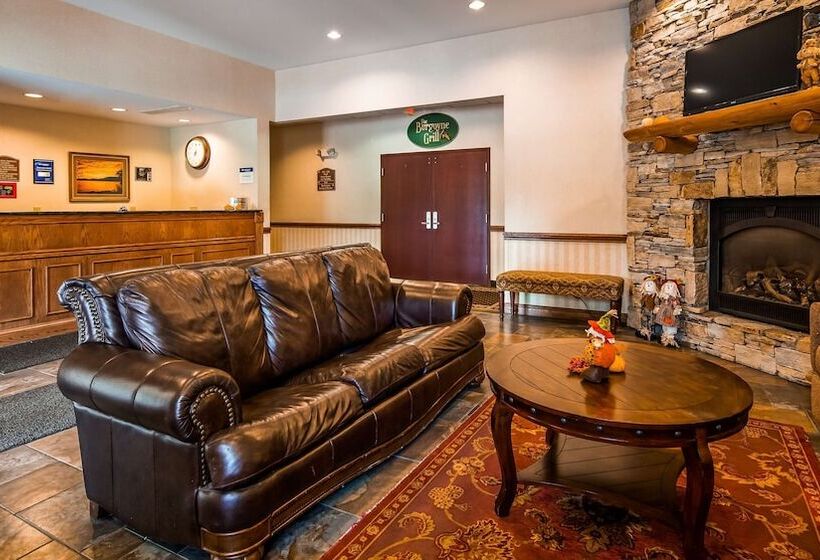 בית מלון כפרי Best Western Plus Ticonderoga Inn & Suites