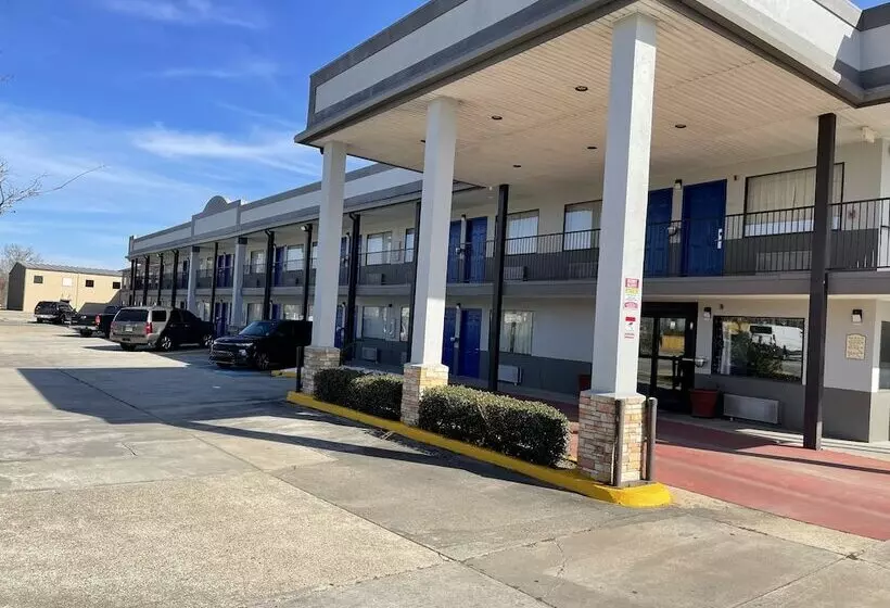 Отель Days Inn By Wyndham Gonzales