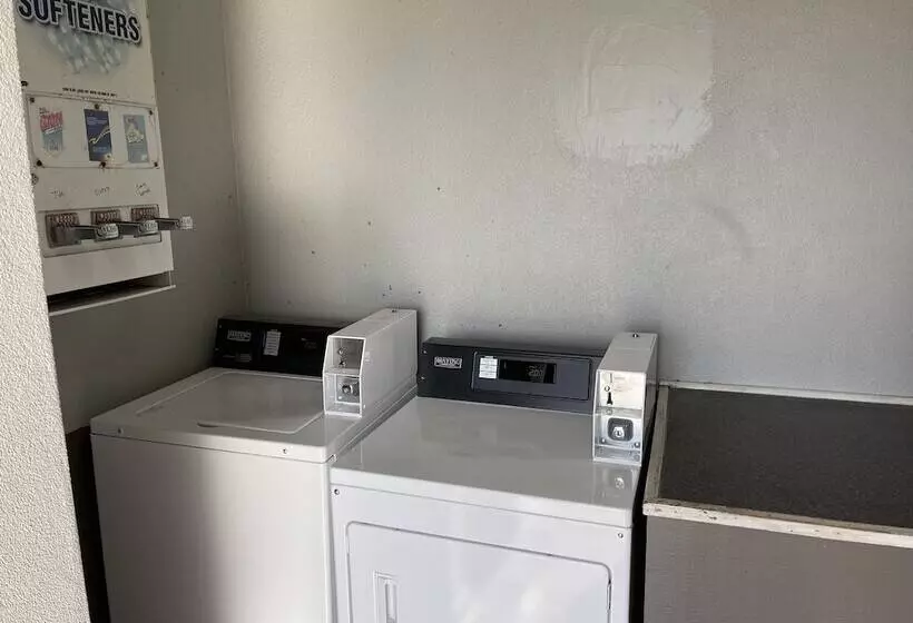 Отель Days Inn By Wyndham Gonzales