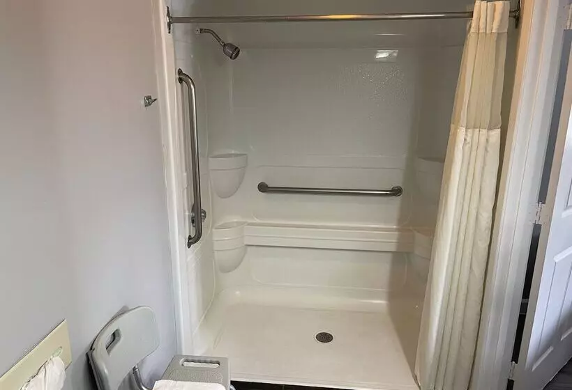 Отель Days Inn By Wyndham Gonzales