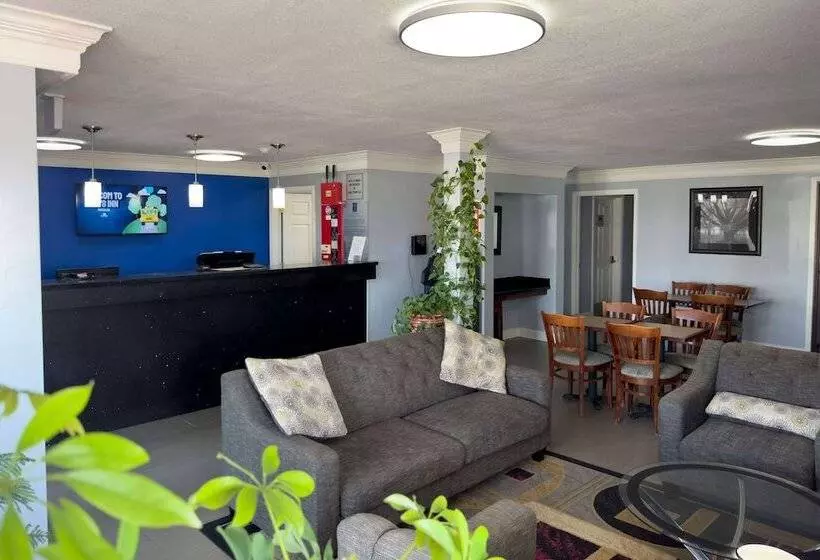 Отель Days Inn By Wyndham Gonzales