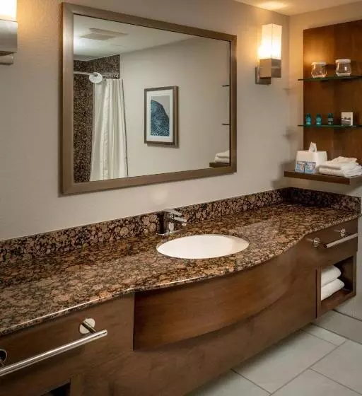 Delta Hotels By Marriott Huntington Mall