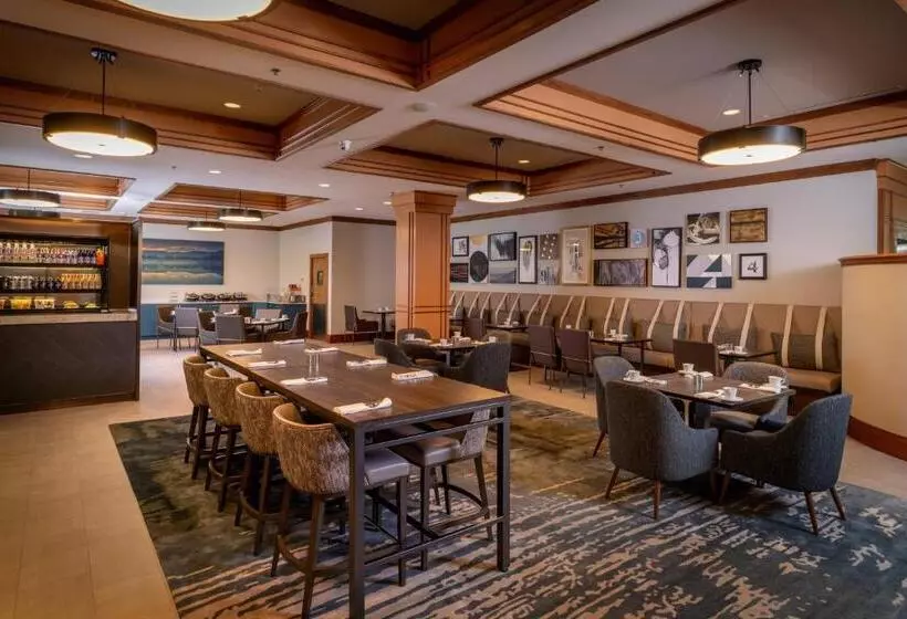 Delta Hotels By Marriott Huntington Mall