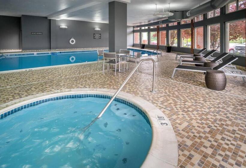 Delta Hotels By Marriott Huntington Mall