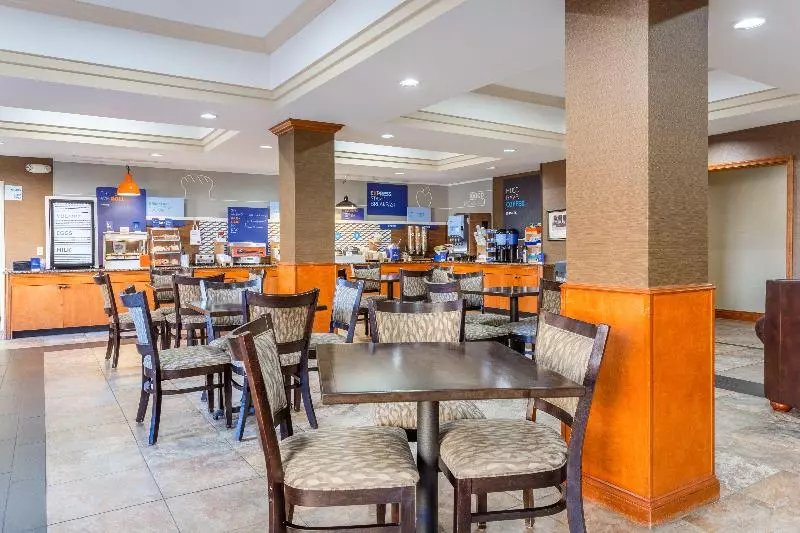 فندق Holiday Inn Express Charles Town, An Ihg