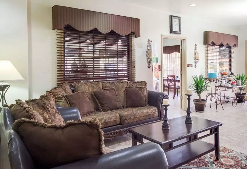 Hotelli Quality Inn & Suites