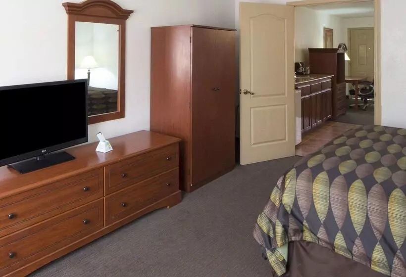 Hotelli Quality Inn & Suites