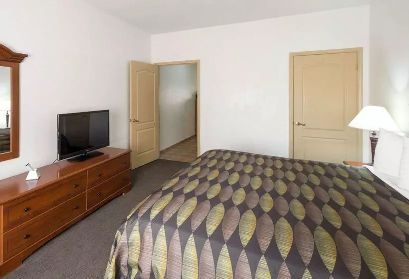 Hotelli Quality Inn & Suites