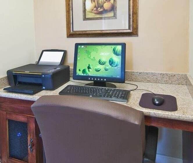 ホテル Days Inn By Wyndham Gonzales