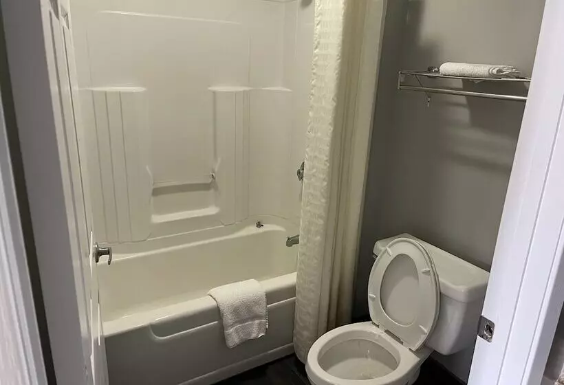 Отель Days Inn By Wyndham Gonzales