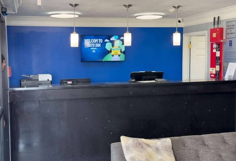 ホテル Days Inn By Wyndham Gonzales