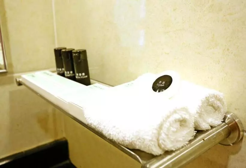 Отель Borneo Royale