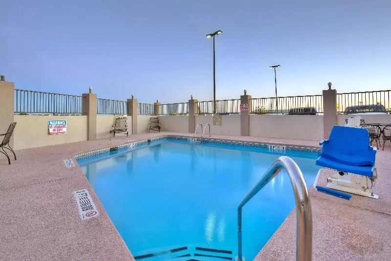 Отель Candlewood Suites Fort Stockton, An Ihg