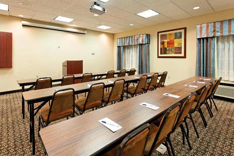 فندق Candlewood Suites Tuscaloosa, An Ihg