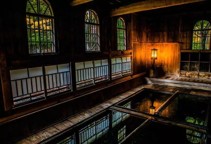 בית מלון כפרי Houshi Onsen Chojukan