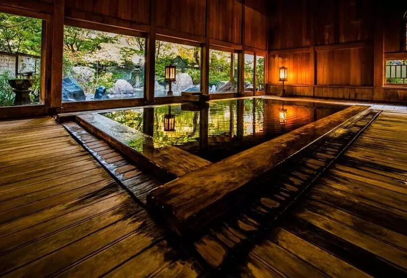 בית מלון כפרי Houshi Onsen Chojukan