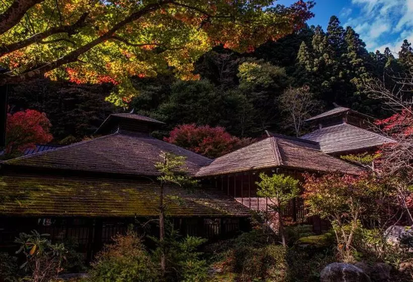 בית מלון כפרי Houshi Onsen Chojukan