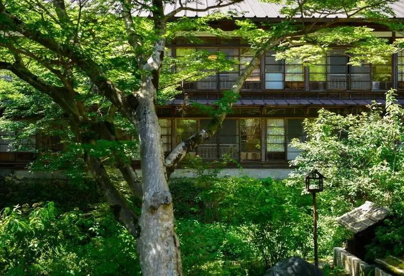 בית מלון כפרי Houshi Onsen Chojukan