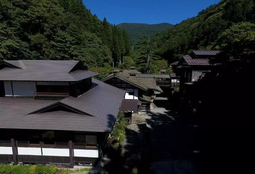 בית מלון כפרי Houshi Onsen Chojukan