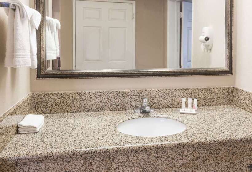 בית מלון כפרי Howard Johnson By Wyndham Pasadena