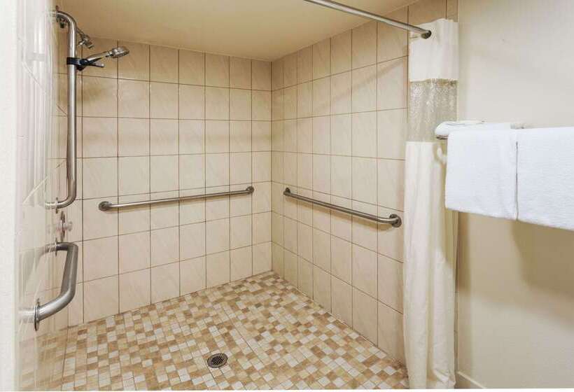 בית מלון כפרי Howard Johnson By Wyndham Pasadena