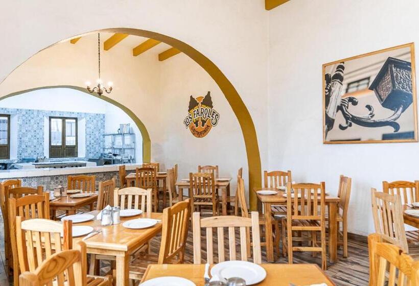 هتل Meson De Isabel