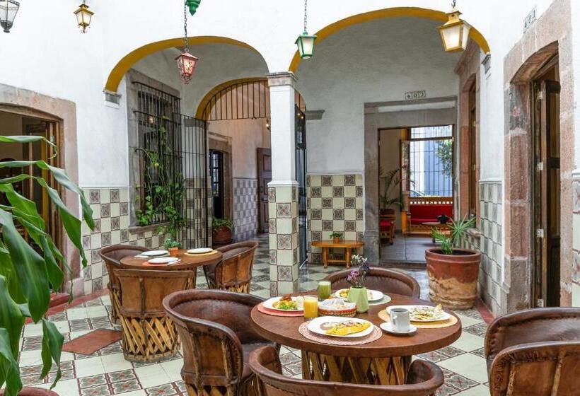 هتل Meson De Isabel