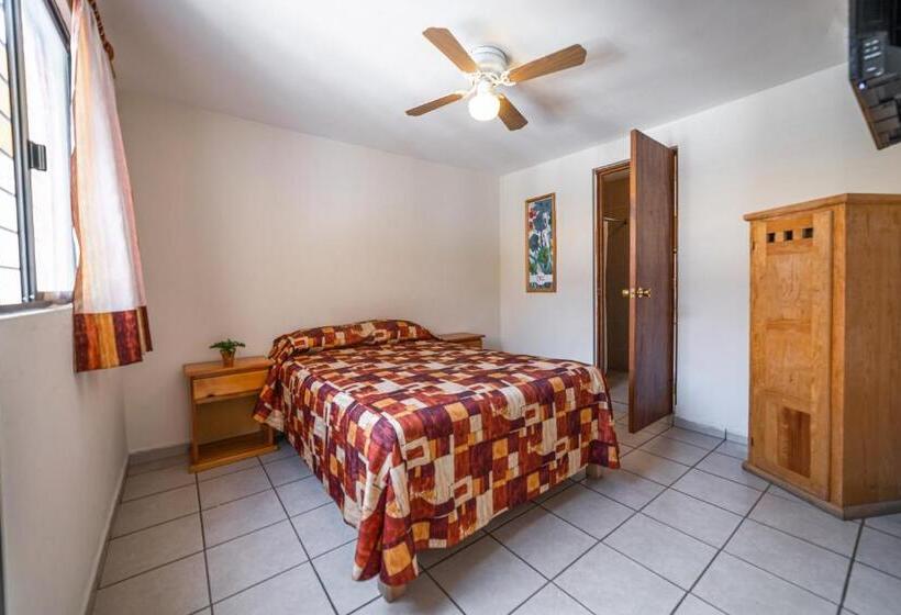 هتل Meson De Isabel