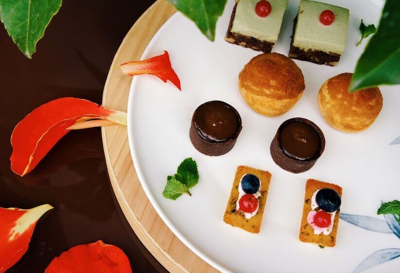 Отель Angsana Hangzhou