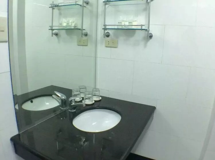 هتل Bohol Tropics Resort