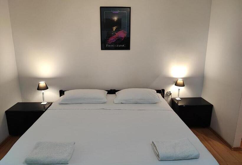 Hotel Private Accommodation Raspudic