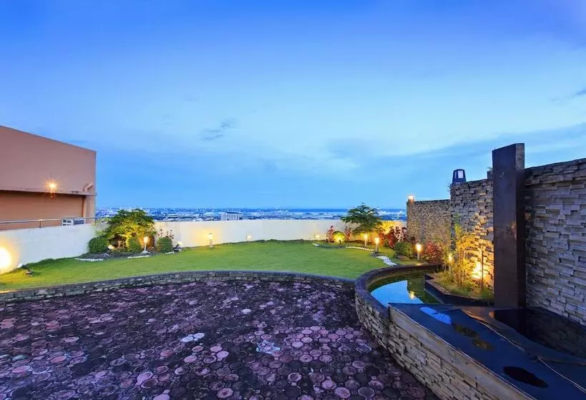 Sarrosa International Hotel And Residential Suites