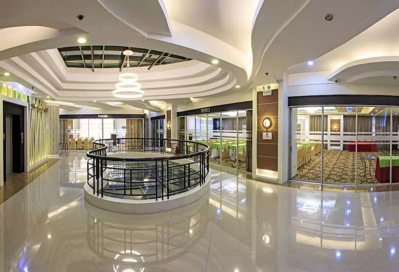 Sarrosa International Hotel And Residential Suites