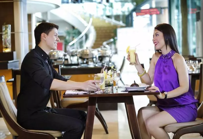 Sarrosa International Hotel And Residential Suites