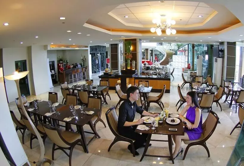 Sarrosa International Hotel And Residential Suites