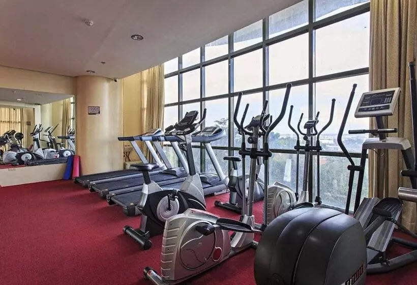 Sarrosa International Hotel And Residential Suites