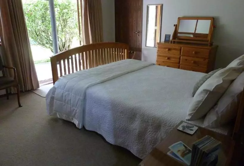 Thorold Country House