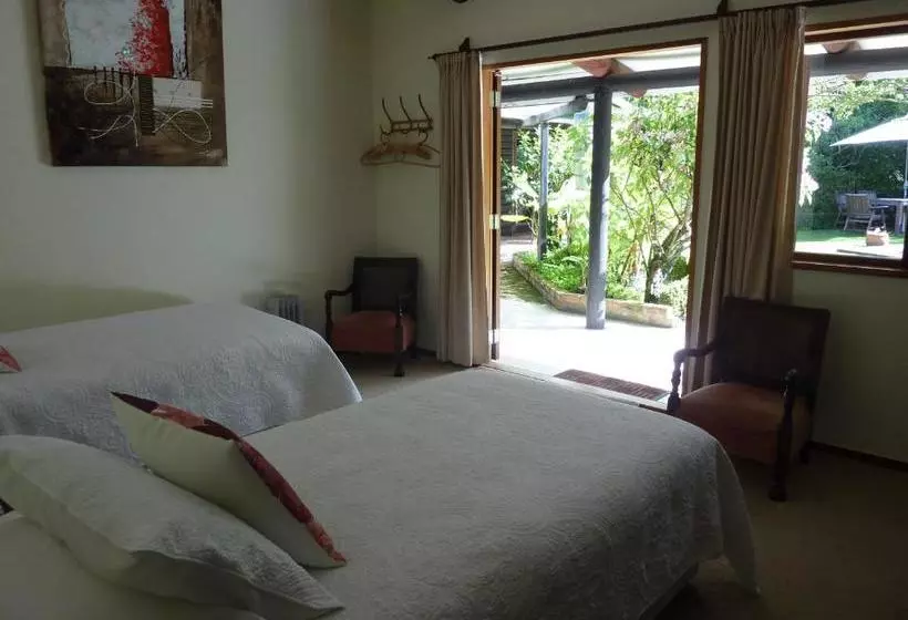 Thorold Country House