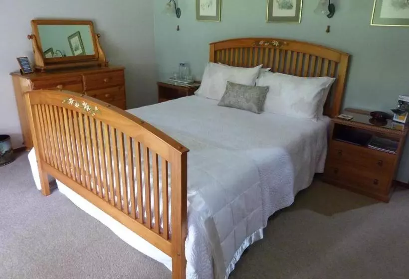 Thorold Country House