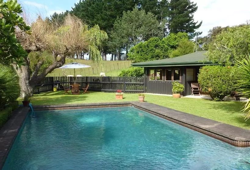 Thorold Country House