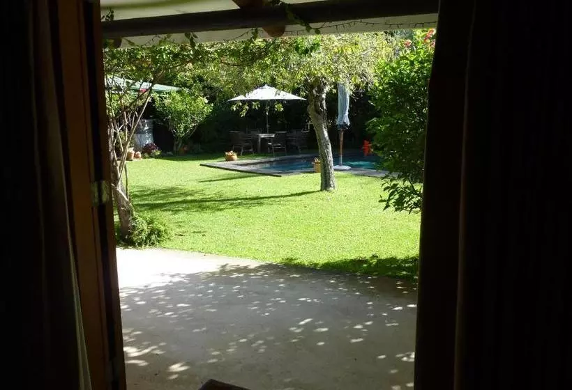 Thorold Country House