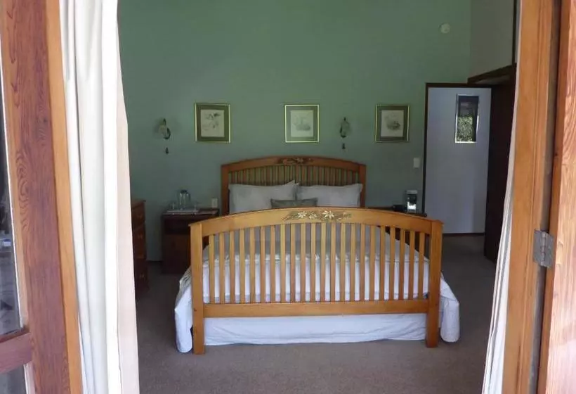 Thorold Country House