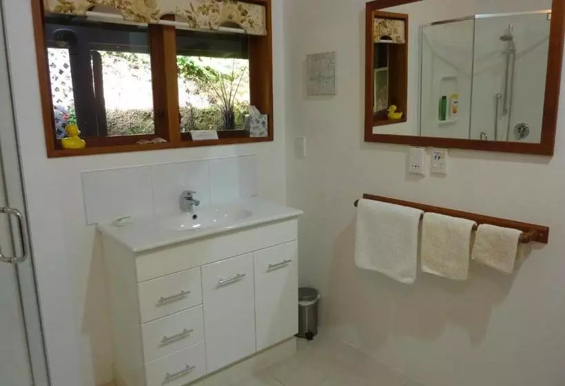 Thorold Country House