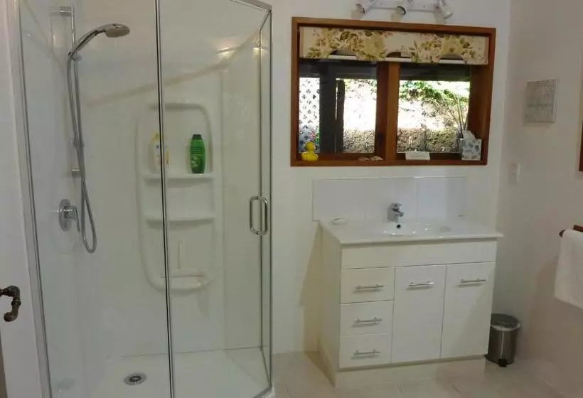 Thorold Country House