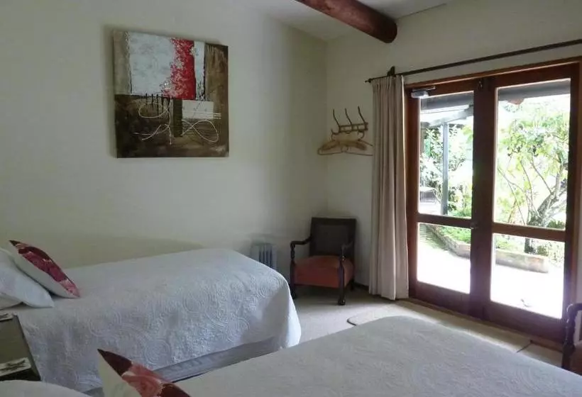 Thorold Country House