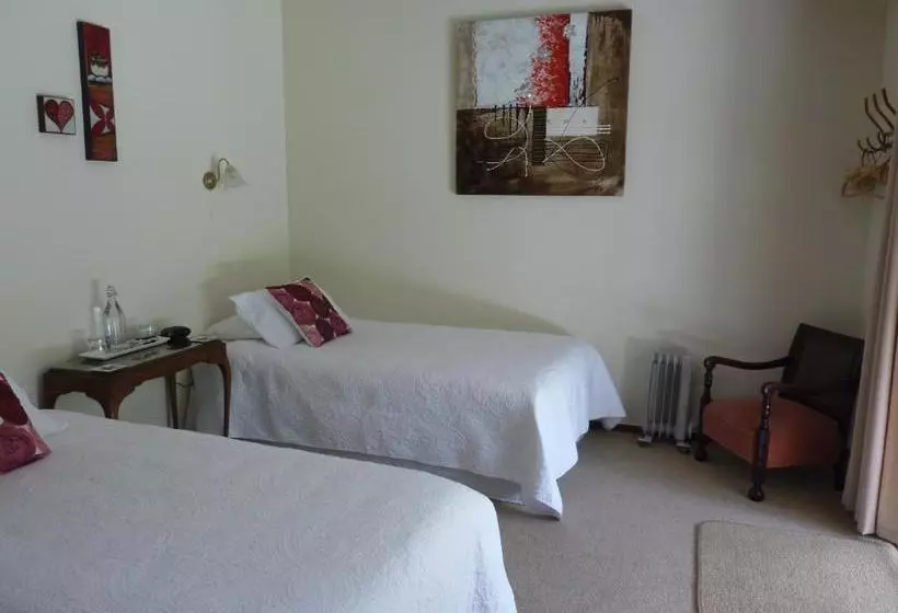 Thorold Country House