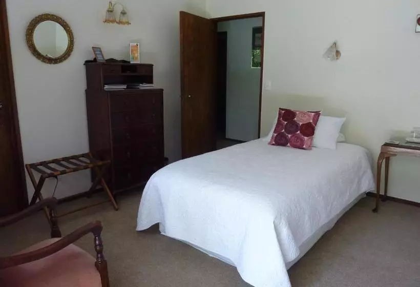 Thorold Country House