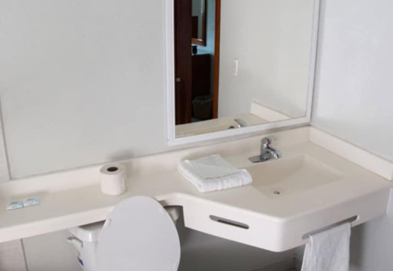 هتل Hi Huasteca Inn